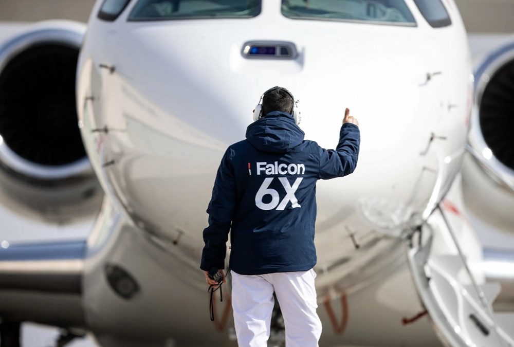 falcon 6x front view