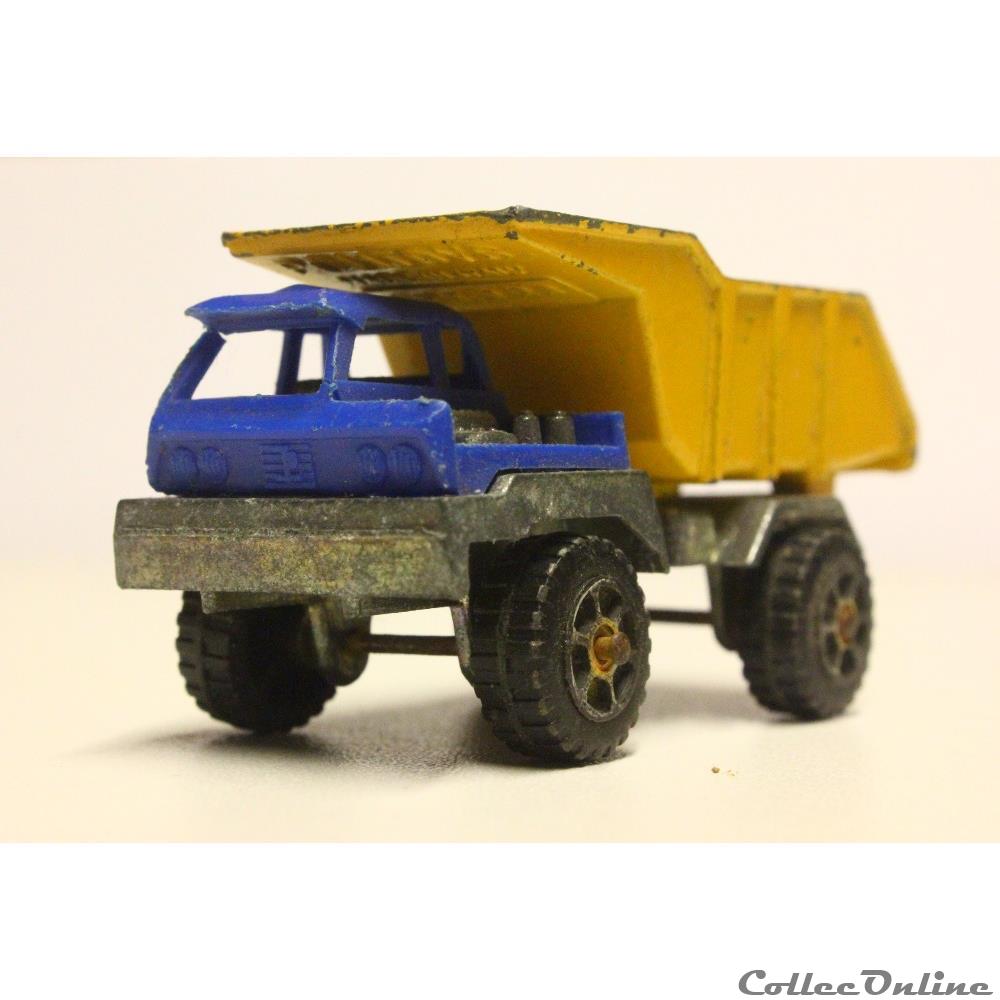 Perlini J23 3 modele reduit voiture perlini j23