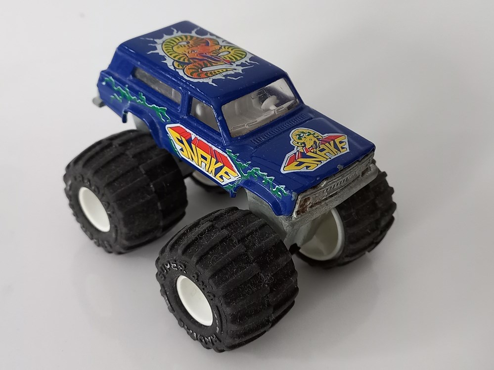 Jeep Cherokee Big Foot modeles reduits voitures jeep cherokee big foot