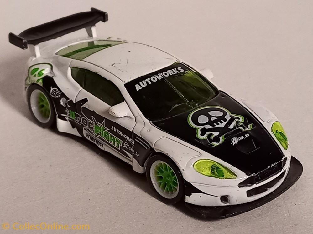 Aston Martin DBR9 GT1 modeles reduits voitures aston martin dbr9 gt1