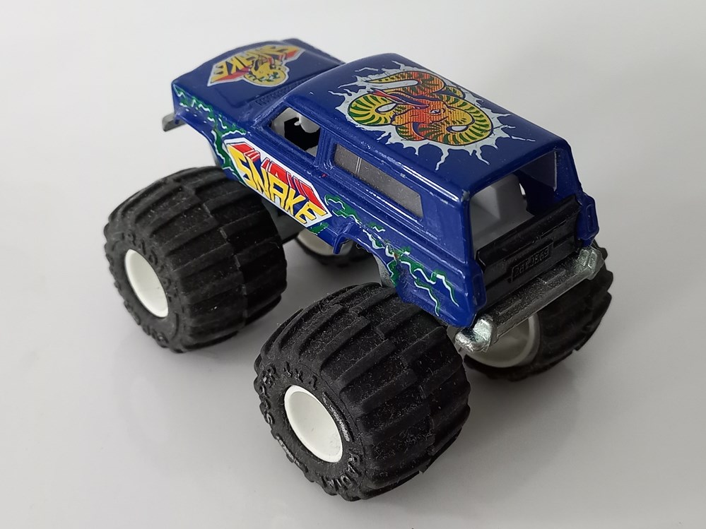 Jeep Cherokee Big Foot modeles reduits voitures jeep cherokee big foot