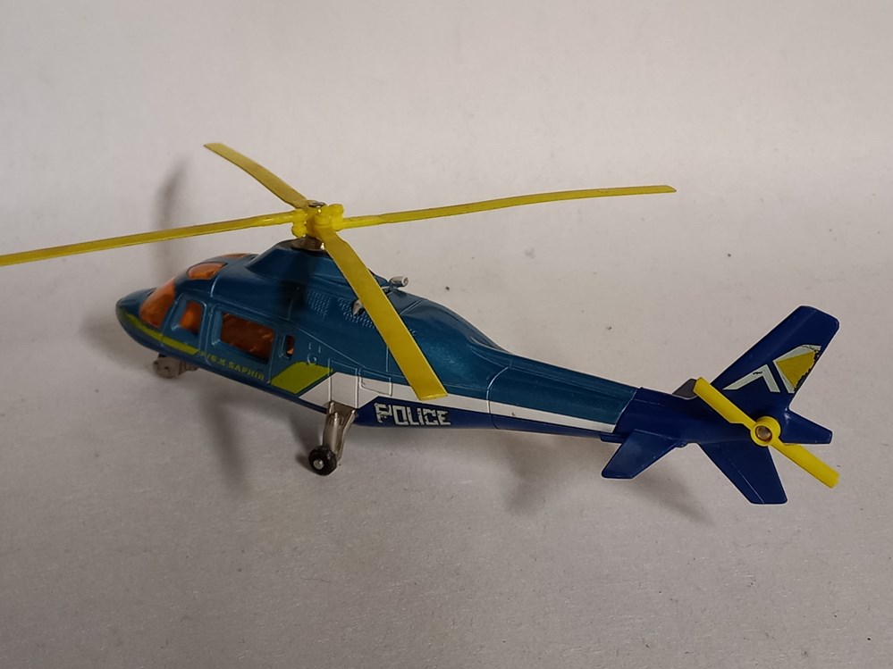 Hélicoptère Agusta 109 modeles reduits voitures helicoptere agusta 109