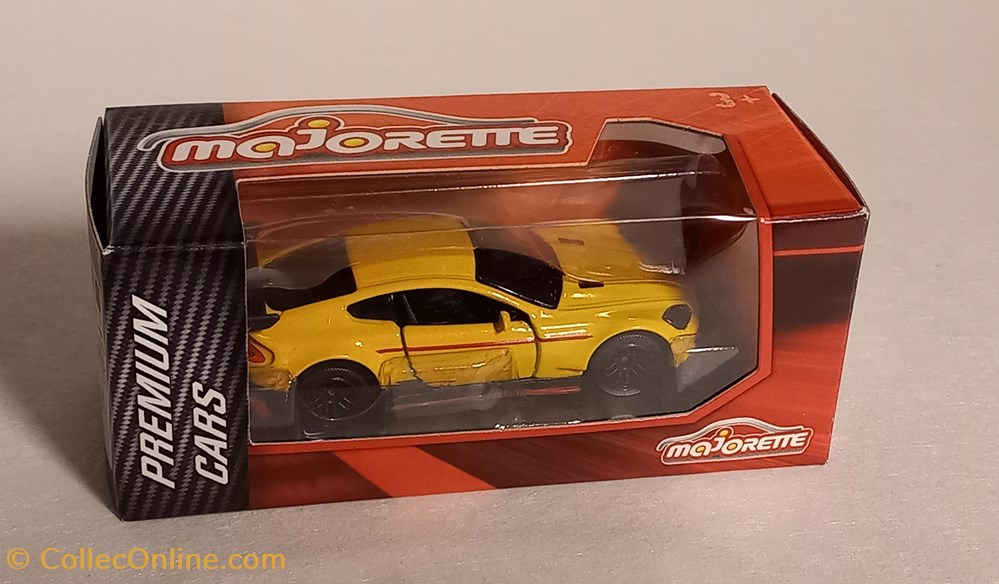 Aston Martin Vantage GT8 3 modeles reduits voitures aston martin vantage gt8