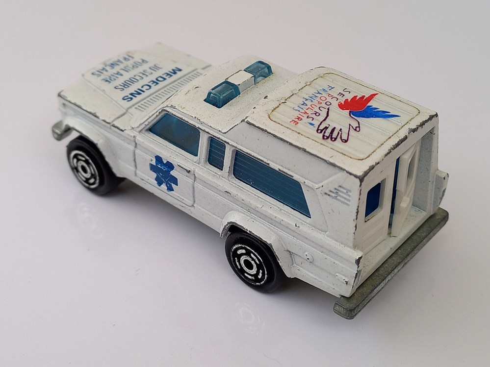 modeles reduits voitures ambulance
