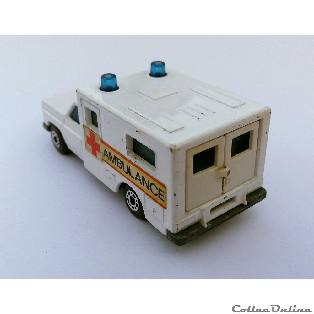modele reduit voiture ambulance 1977