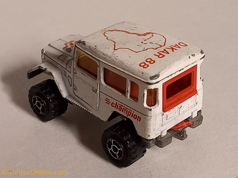 Toyota Land Cruiser 4x4 J40 modeles reduits voitures toyota land cruiser 4x4 j40
