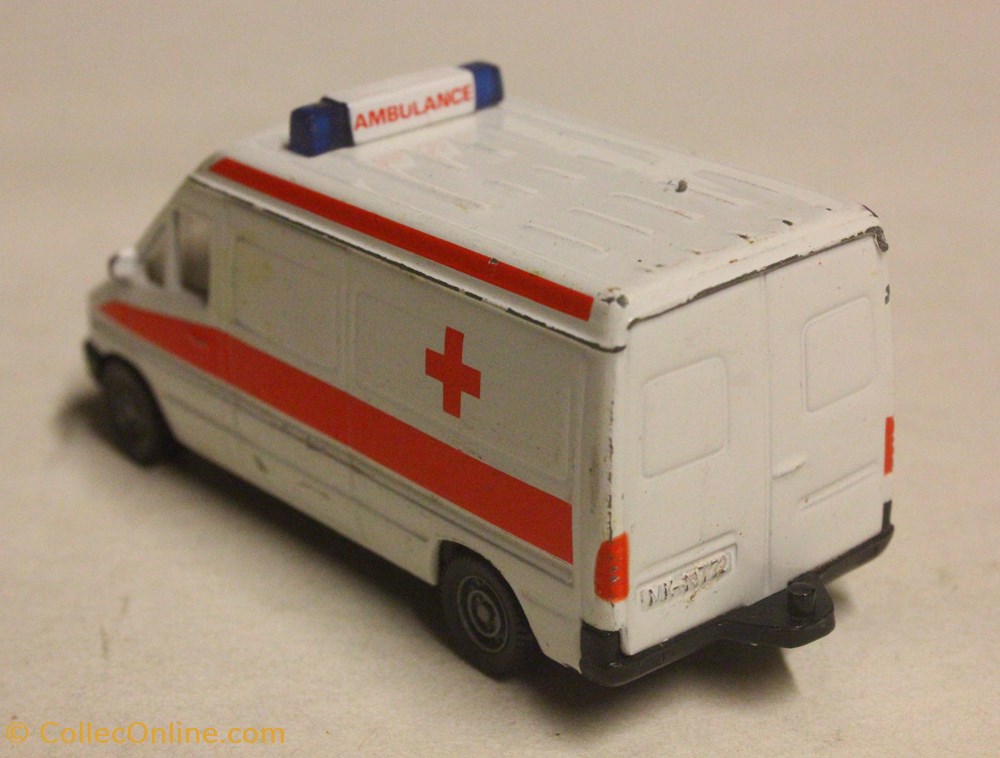 Mercedes Ambulance 2 modeles reduits voitures mercedes ambulance