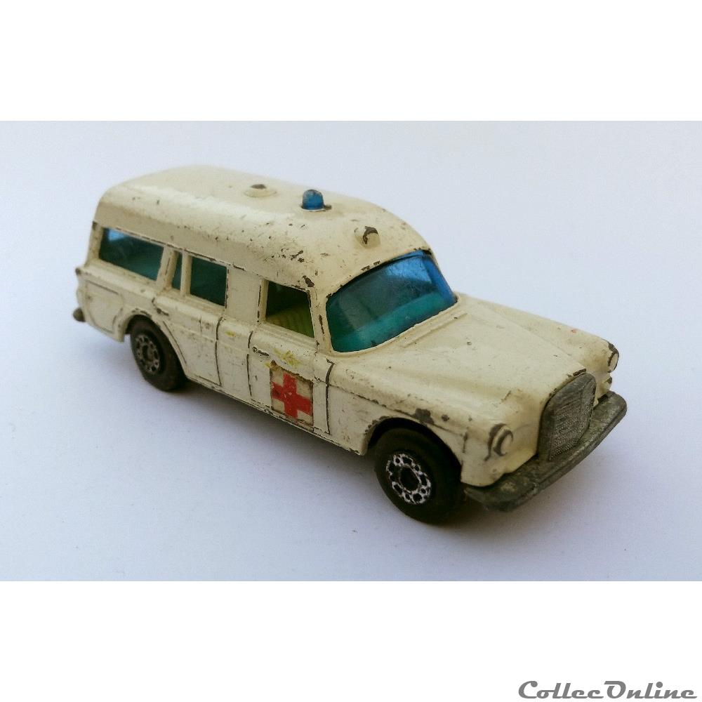 Matchbox mercedes sales benz binz ambulance