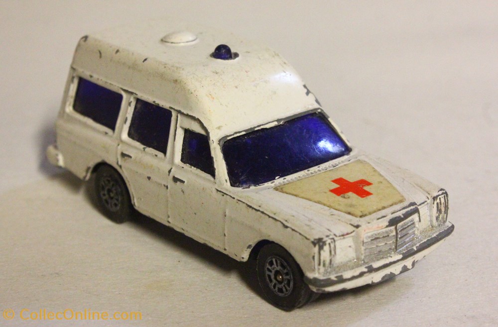 modeles reduits voitures mercedes binz ambulance