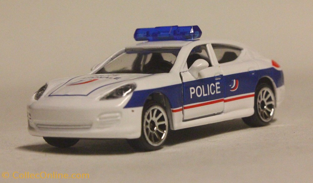 Porsche Panamera 3 modele reduit voiture porsche panamera