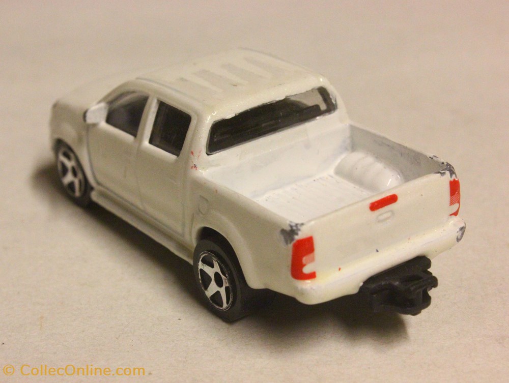 Toyota Hilux 2 modeles reduits voitures toyota hilux