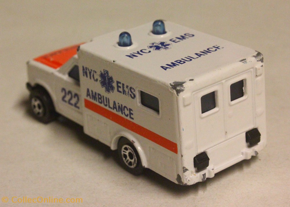 Ambulance 2 modeles reduits voitures ambulance