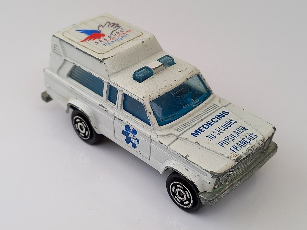 modeles reduits voitures ambulance