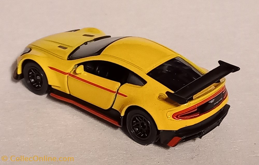 Aston Martin Vantage GT8 2 modeles reduits voitures aston martin vantage gt8