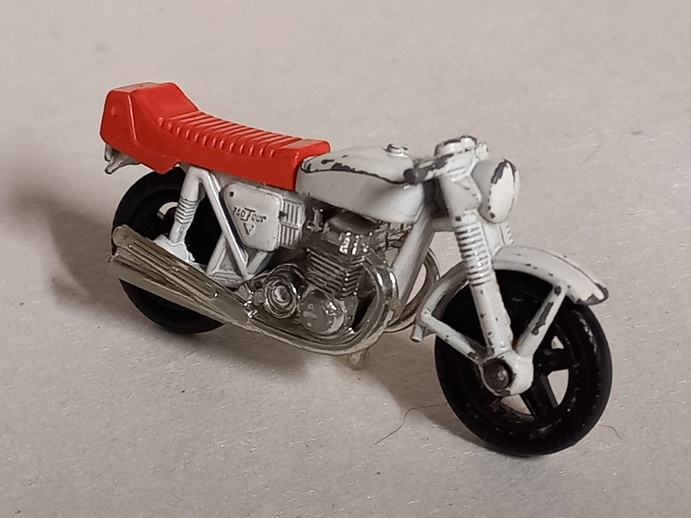 modeles reduits voitures honda 750