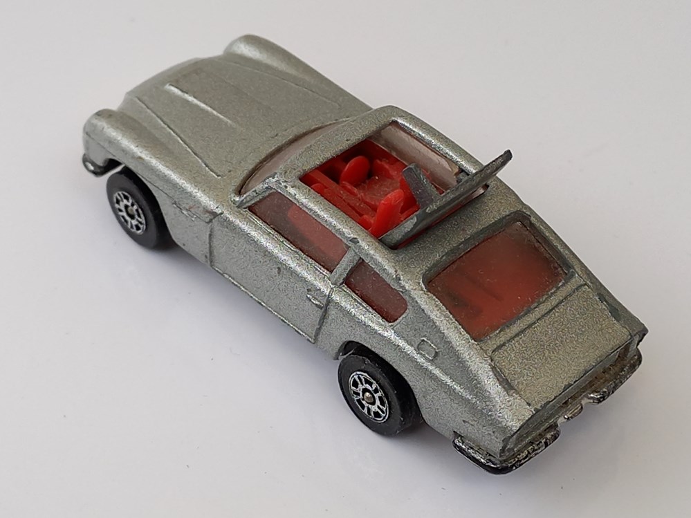 Aston Martin DB6 modeles reduits voitures aston martin db6
