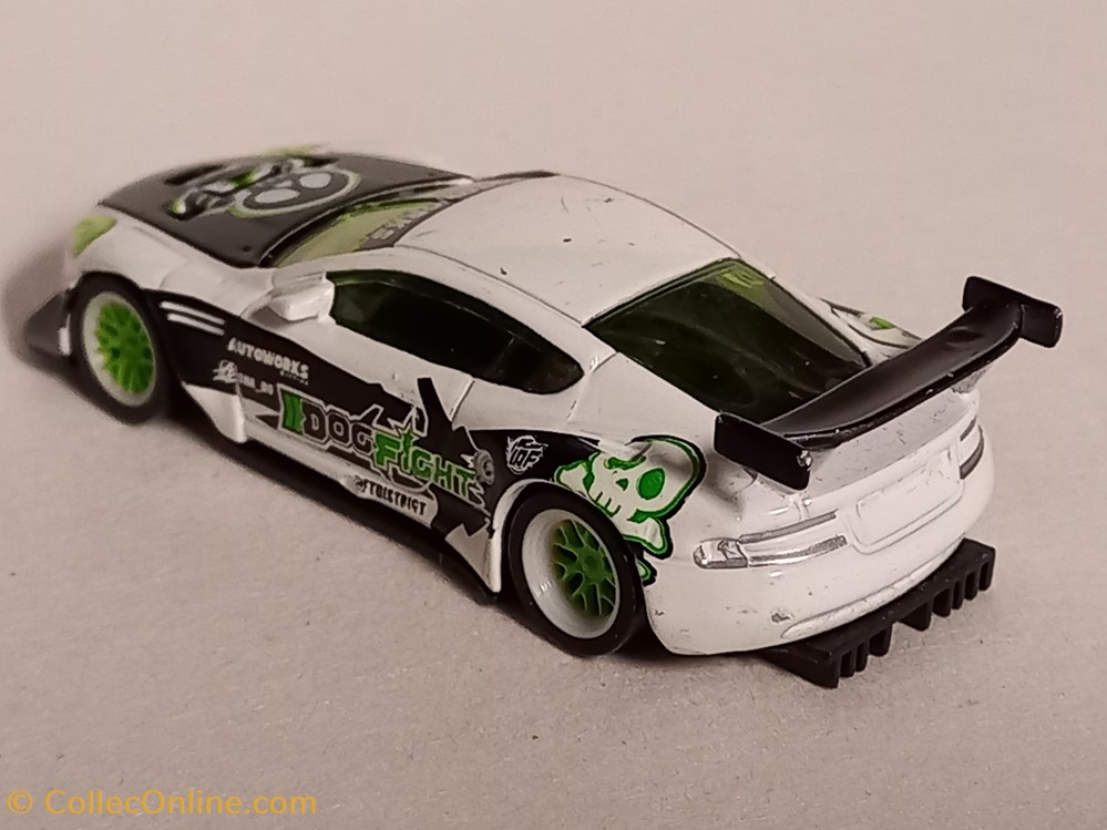 Aston Martin DBR9 GT1 modeles reduits voitures aston martin dbr9 gt1