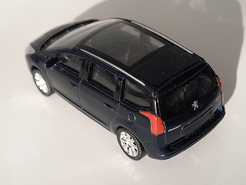 modeles reduits voitures peugeot 5008