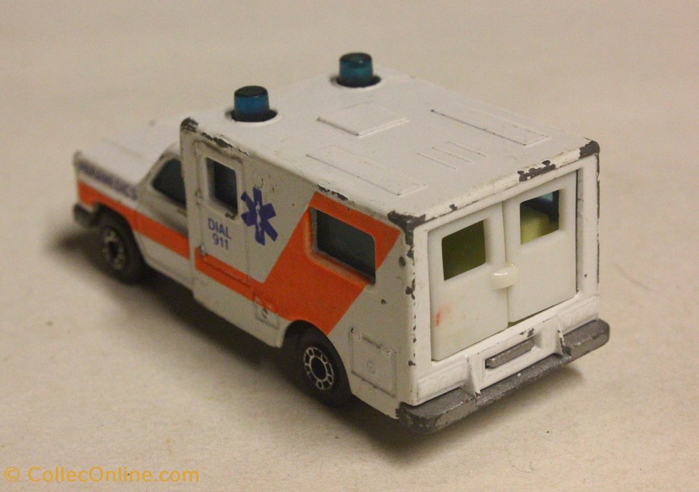 modeles reduits voitures ambulance