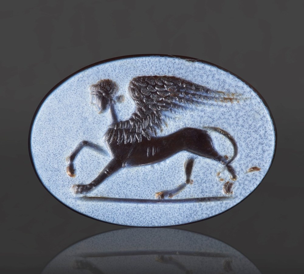une pierre de sardoine romaine avec un sphinx periode imperiale fin du ier siecle avant j c