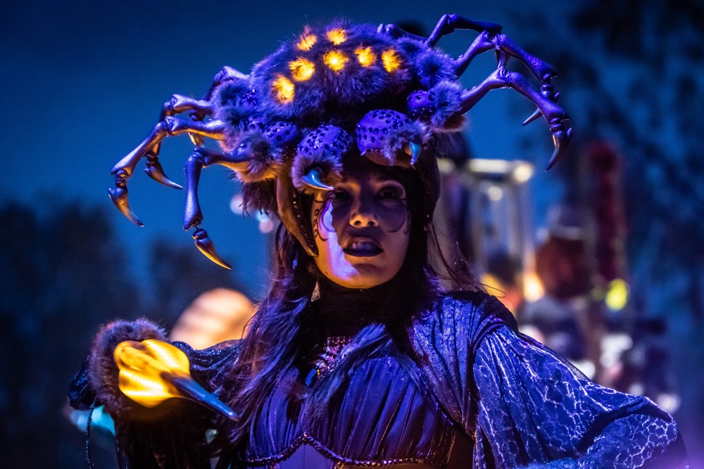 Parade - spider hats ep18 halloween parade 14 110222