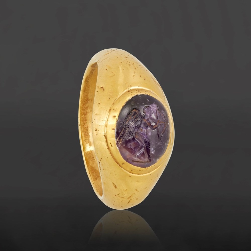 Une Améthyste Romaine avec Éros, Période de l'Empire Romain, IIe siècle après J.C. une amethyste romaine avec eros periode de empire romain iie siecle apres j c