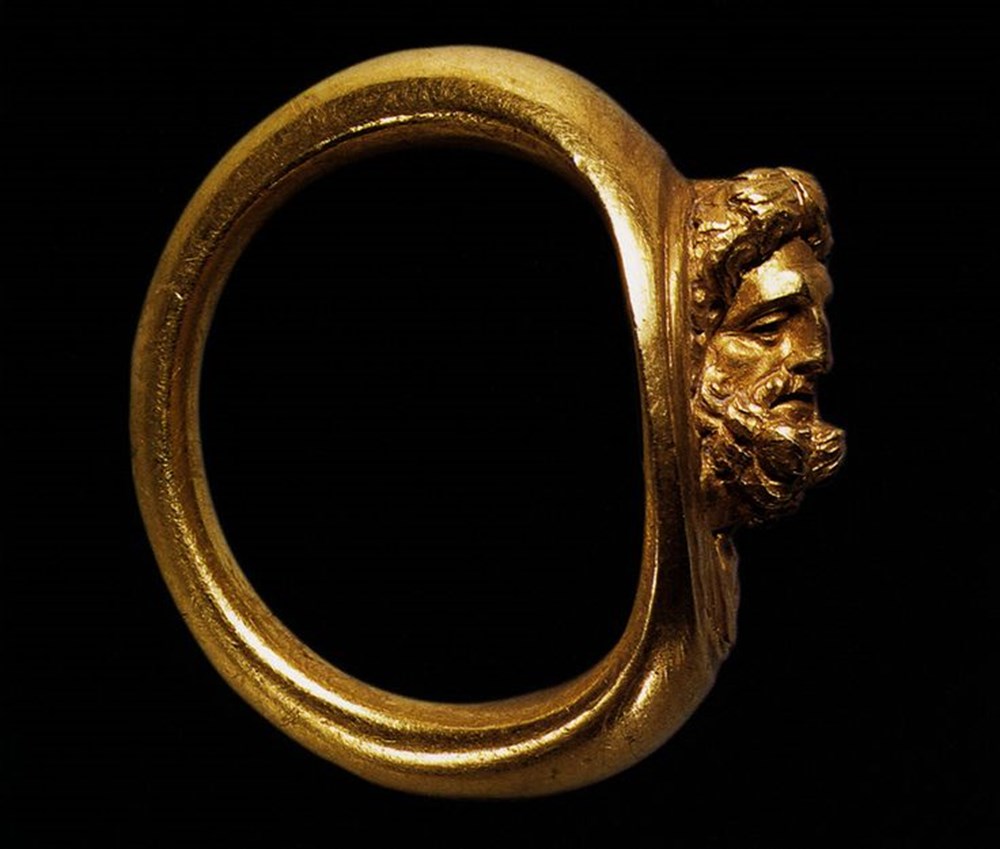 Bague "Visage d'Or" (Ier siècle après J.C.) bague visage or ier siecle apres j c