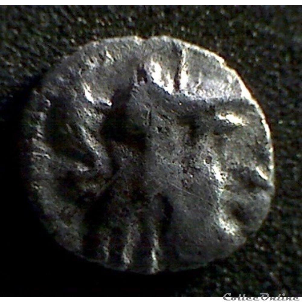DT série 377 minimi à la tête de pallas monnaie antique gauloise dt serie 377 minimi a la tete de pallas