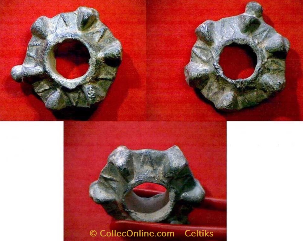 fusaïole - avec motif art antiquites archeologie europe fusaiole avec motif
