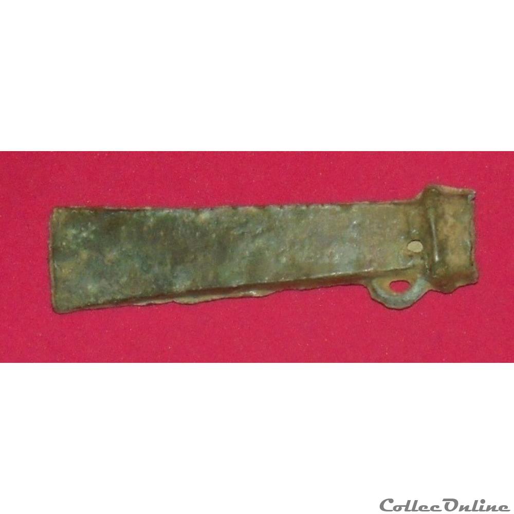 hache à douille 2 art antiquites archeologie europe hache a douille