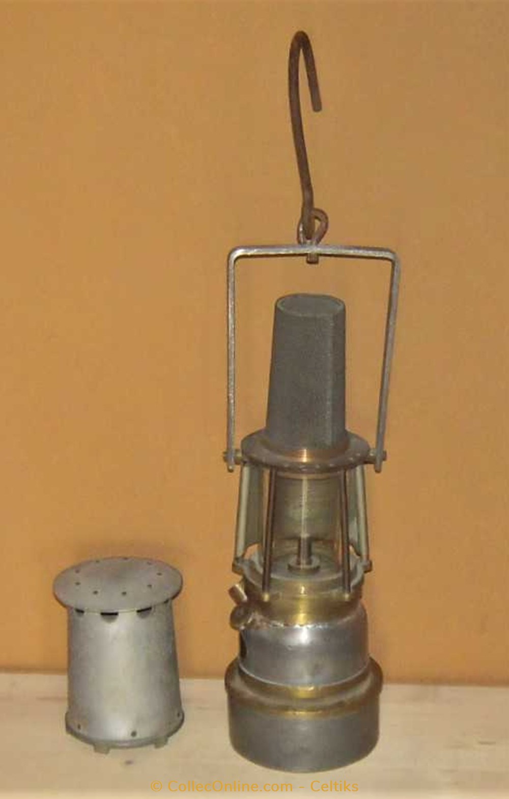 lampe de mine à carbure 2 art antiquites eclairage ancien lampe de mine a carbure