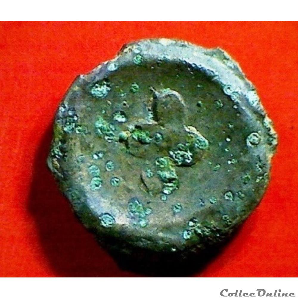 série 47 DT 406 bronze à la tête de face et au swastika - (PARISII incertain ) monnaie antique gauloise serie 47 dt 406 bronze a la tete de face et au swastika parisii incertain
