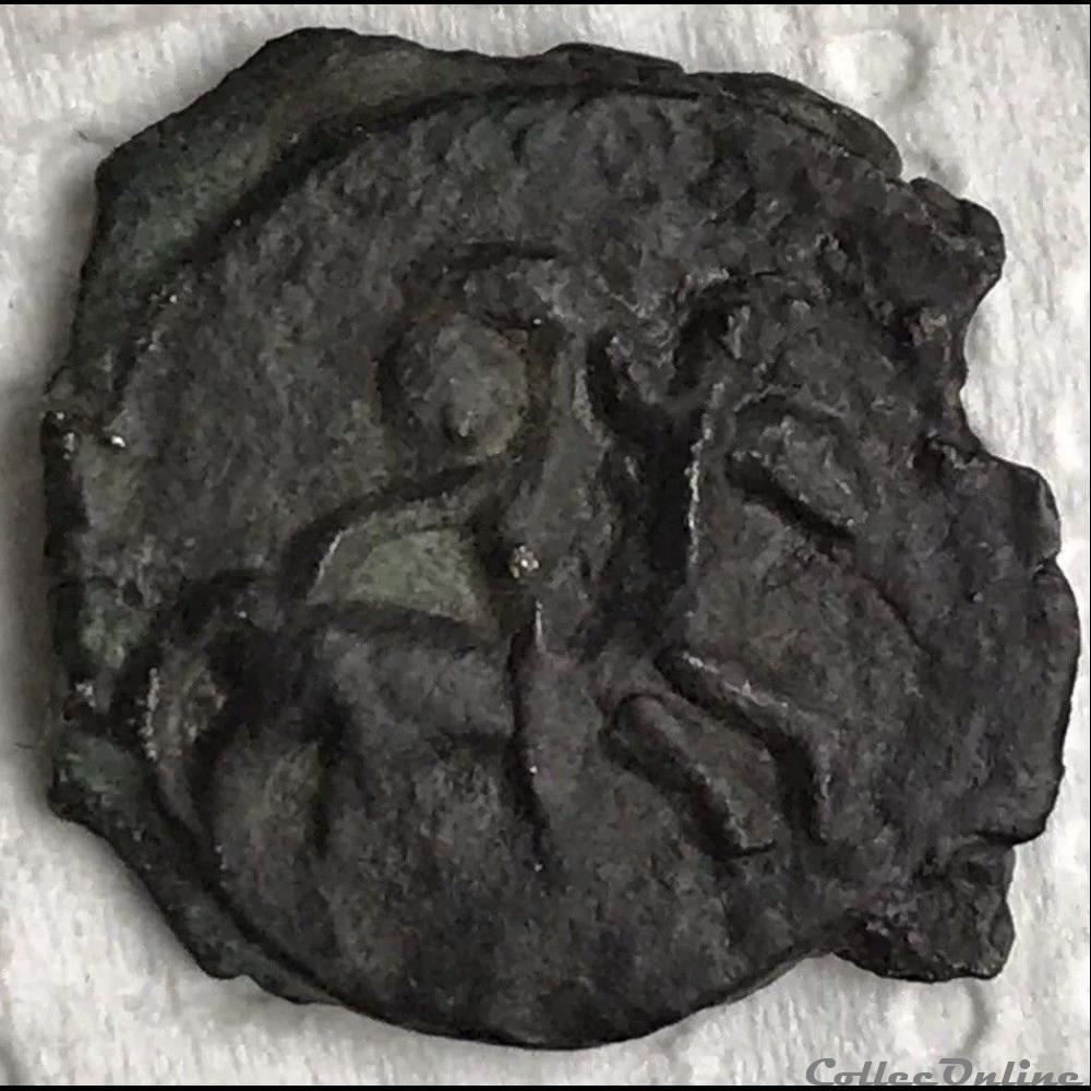 bronze à la tête de face et au cavalier monnaie antique gauloise bronze a la tete de face et au cavalier