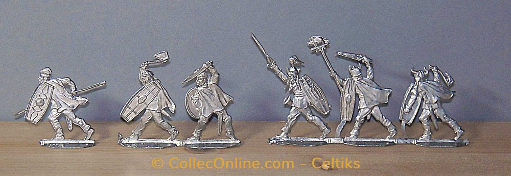 plat d'étain 2 4 figurines autres plat etain 2