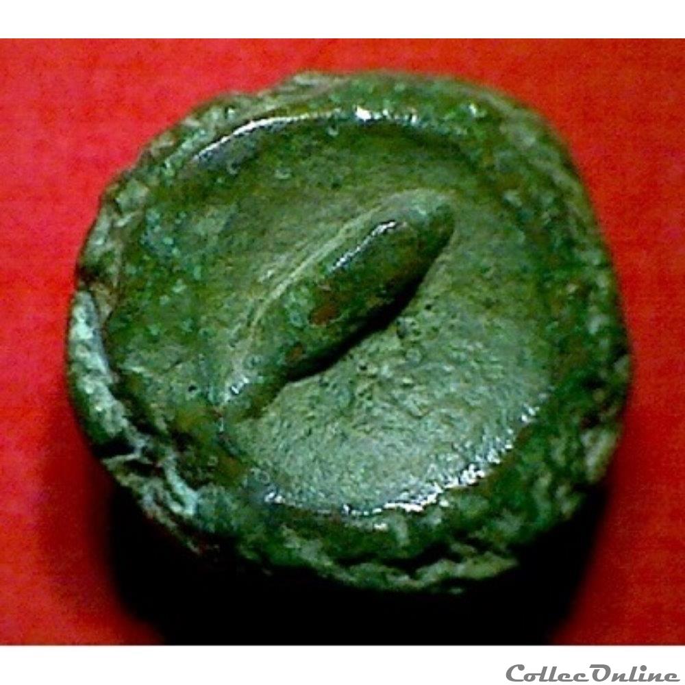 série 493 DT 2542 var quart de statère globulaire au segment en bronze monnaie antique gauloise serie 493 dt 2542 var quart de statere globulaire au segment en bronze