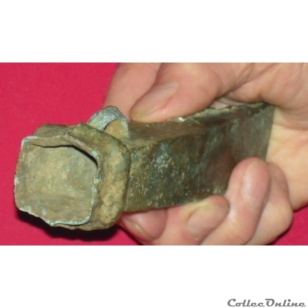 hache à douille 4 art antiquites archeologie europe hache a douille