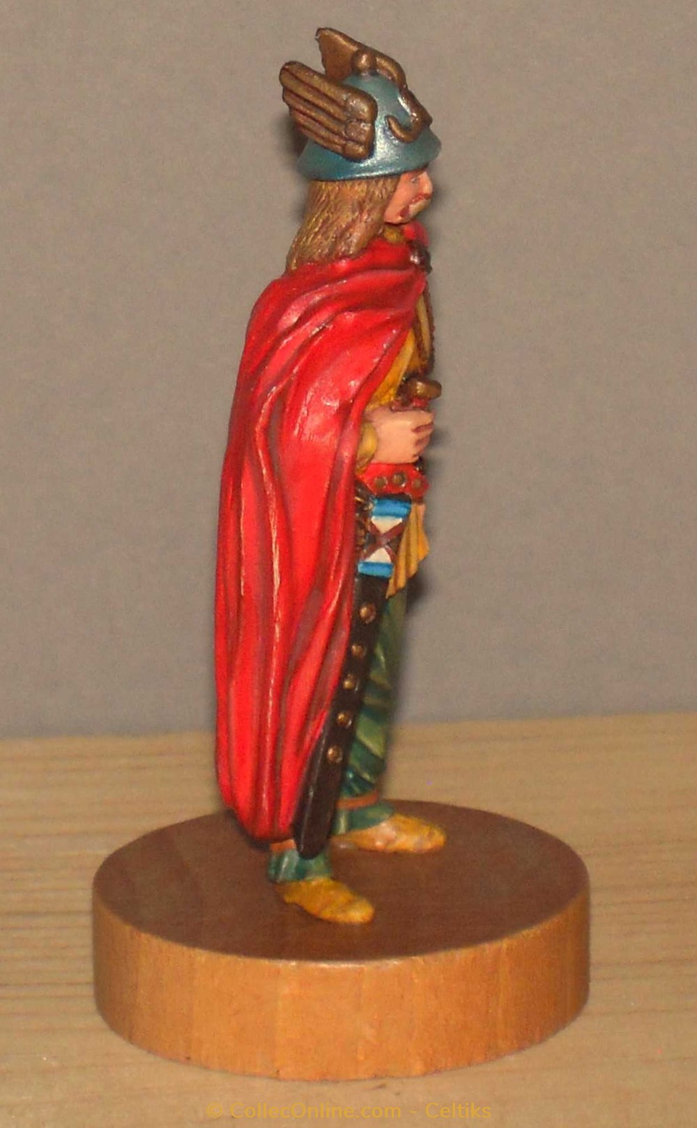 plomb marque ? 3 figurines historique antiquite plomb marque