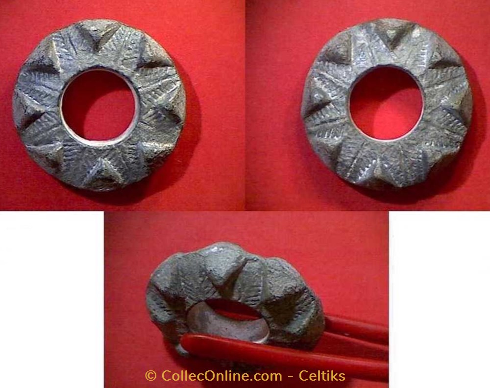 art antiquites archeologie europe fusaiole avec motif