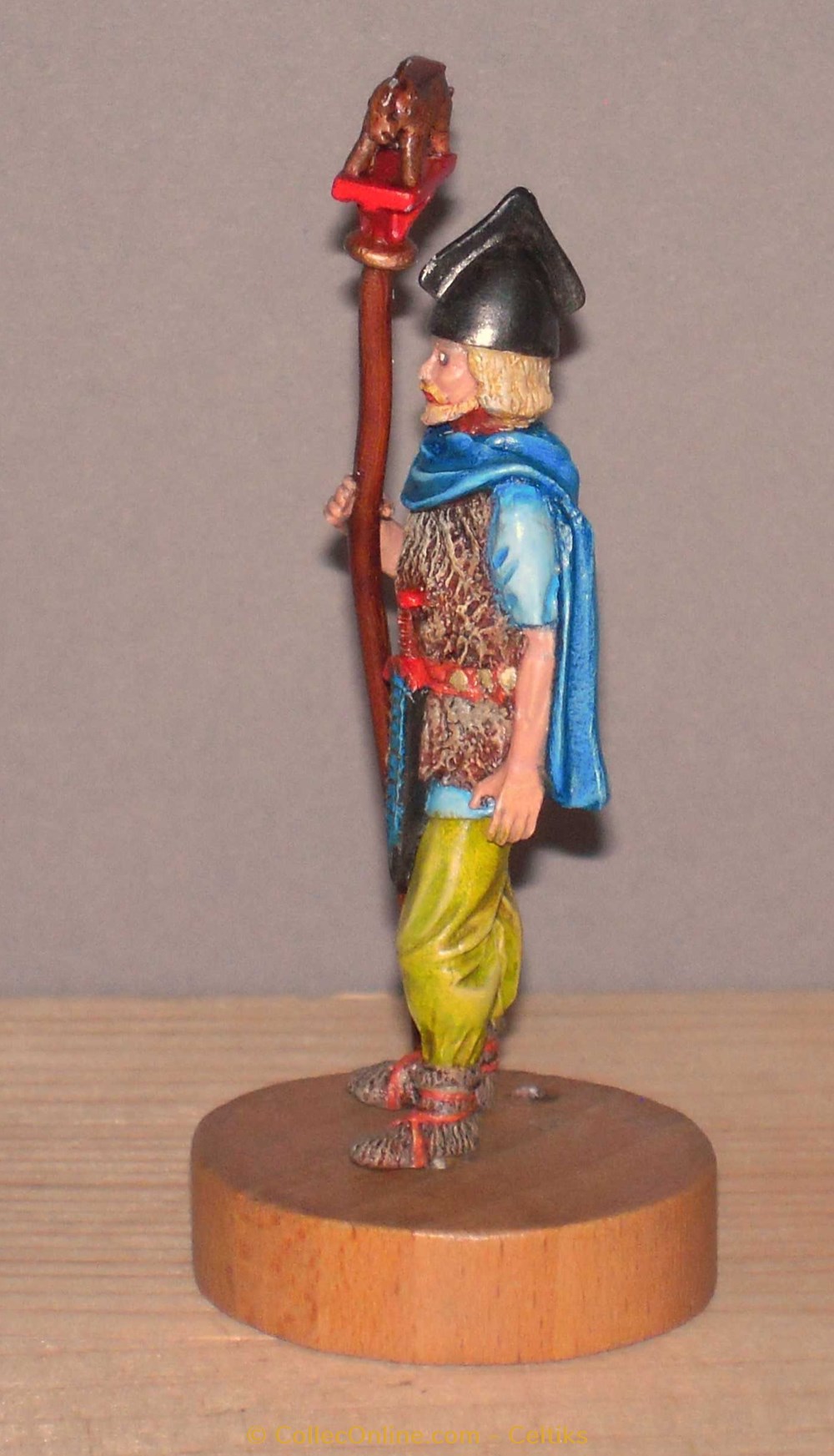 plomb marque ? 3 figurines historique antiquite plomb marque