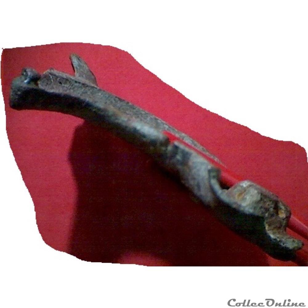 art antiquite archeologie europe fibule zoomorphe
