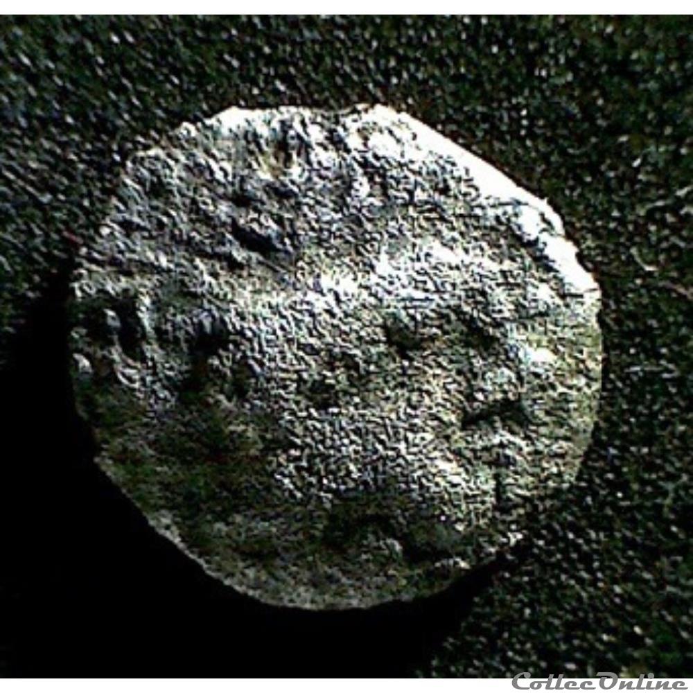 monnaie antique gauloise fraction au triangle