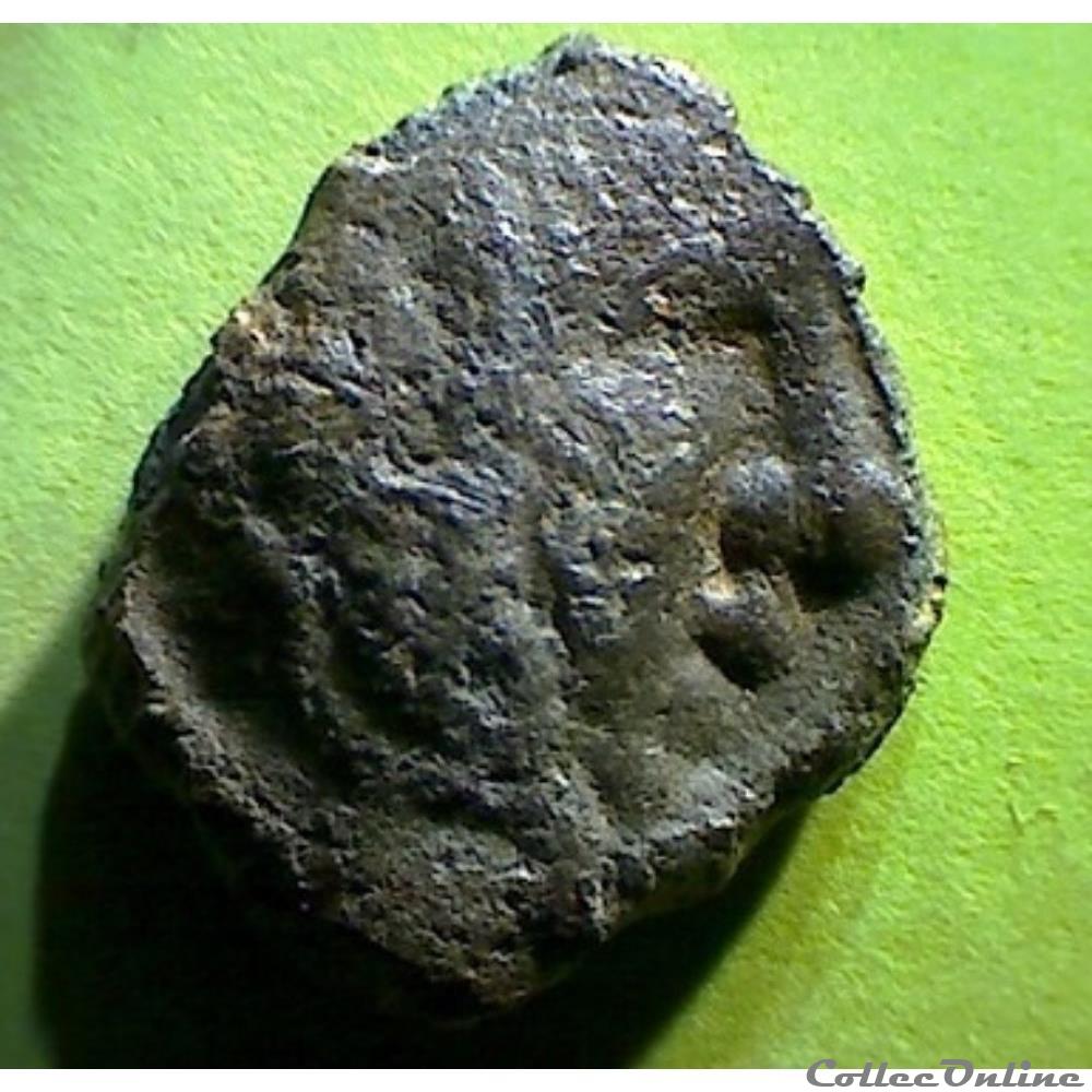 série 1121 DT 3500 potin au profil en croissant de lune monnaie antique gauloise serie 1121 dt 3500 potin au profil en croissant de lune