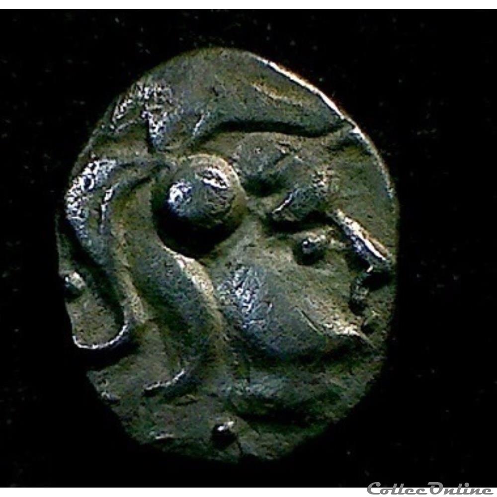 série 377 DT 2371 var quinaire à la tête casquée monnaie antique gauloise serie 377 dt 2371 var quinaire a la tete casquee