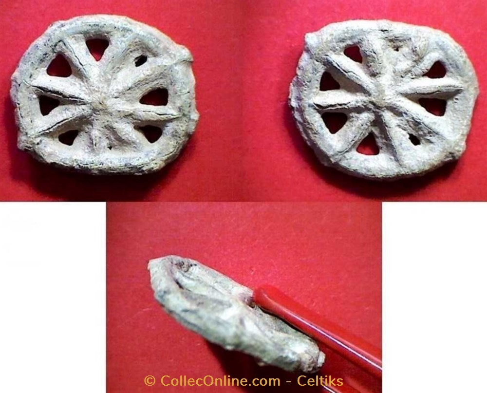 rouelle plomb huit raies art antiquites archeologie europe rouelle plomb huit raies