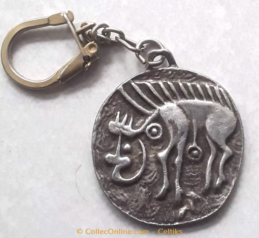 porte clés - monnaie gauloise 2 divers porte cles monnaie gauloise