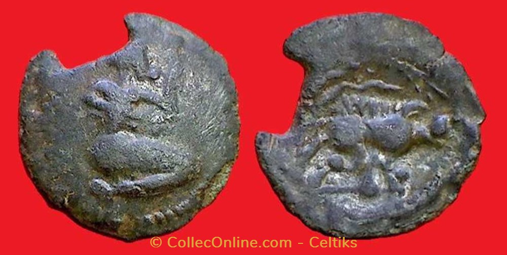 monnaies antiques celtes bronze au personnage agenouille 2
