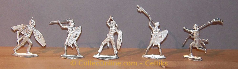 plat d'étain 3 4 figurines autres plat etain 3