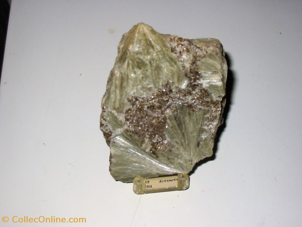 ACTINOTE à mica doré mineraux meteorites actinolite actinote a mica dore