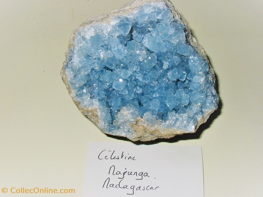 CELESTINE de Madagascar mineraux meteorites celestine de madagascar