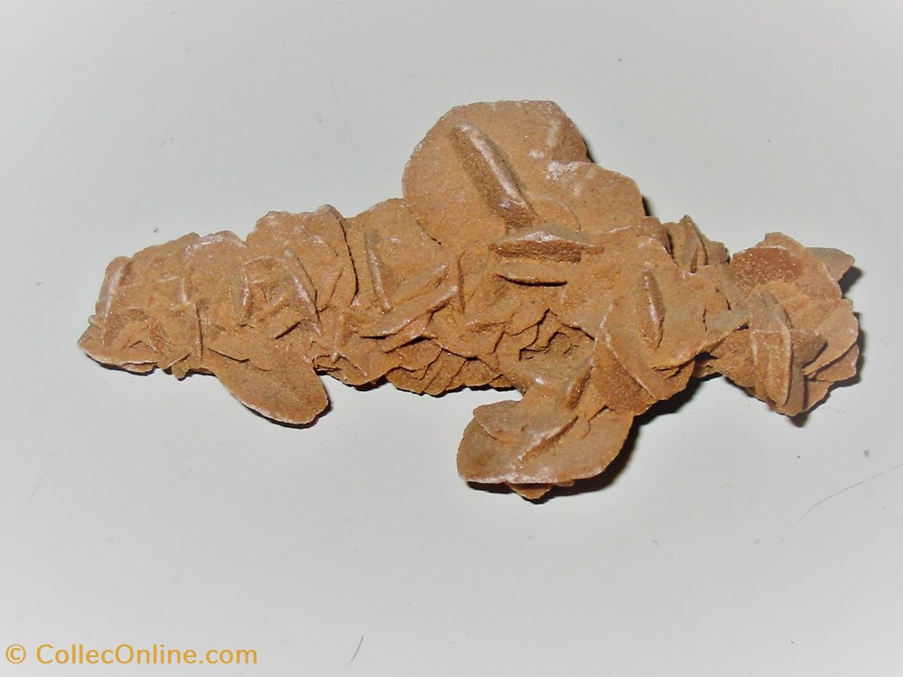 ROSE DES SABLES mineraux meteorites rose des sables